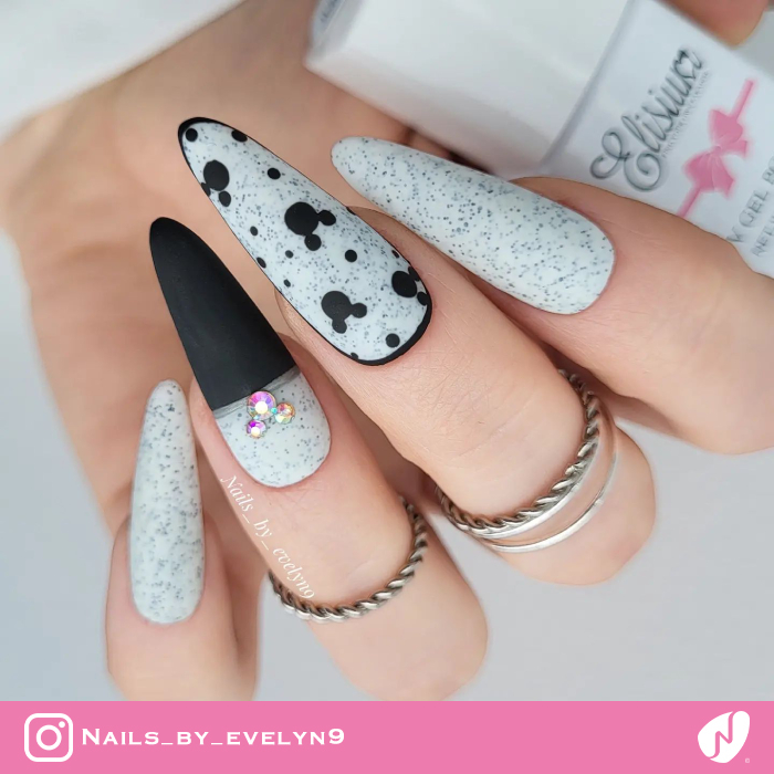 Mickey Mouse Eggshell-Effect Nails
